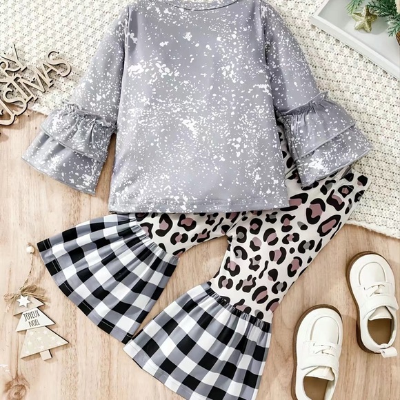 Christmas Long Sleeve w/ Leopard Flare Pants - Picture 2 of 6